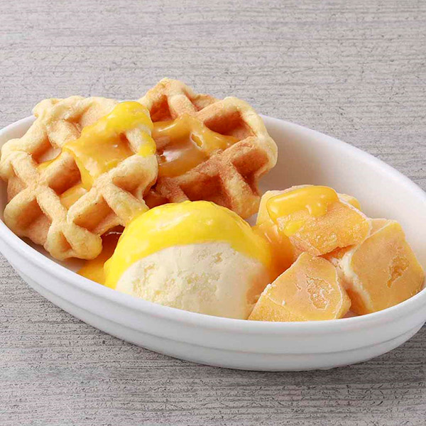 Waffle with mango and ice cream